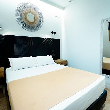 Aparthotel Luz De Gades - Suites Spa Gym - Adults Only Cádiz Eksteriør billede