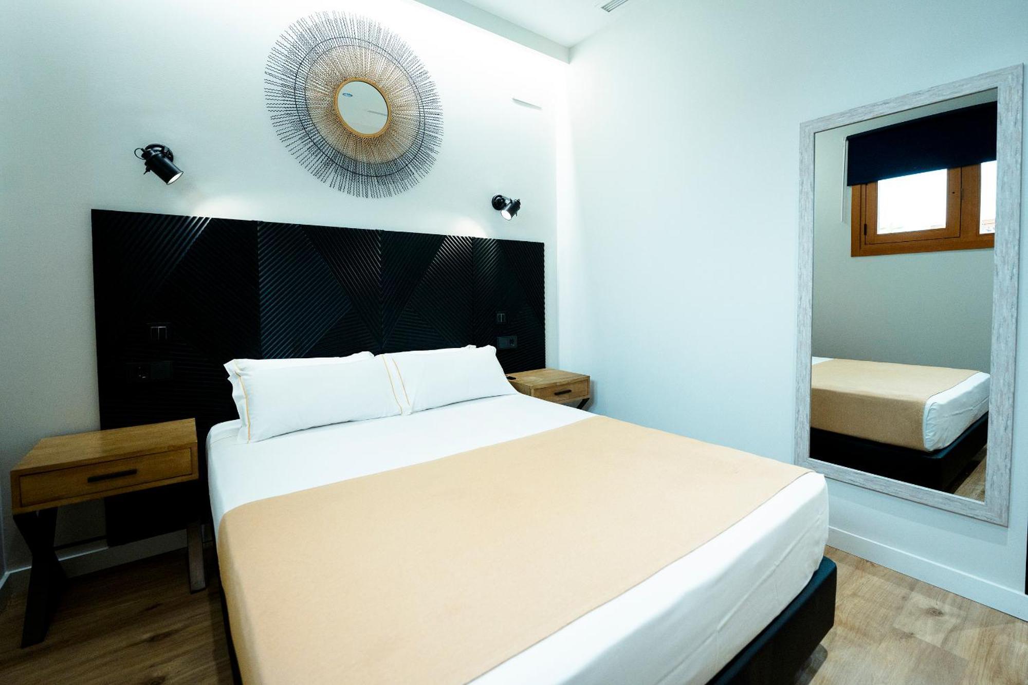 Aparthotel Luz De Gades - Suites Spa Gym - Adults Only Cádiz Eksteriør billede